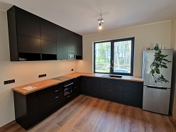 virtuves mēbeļu montāža