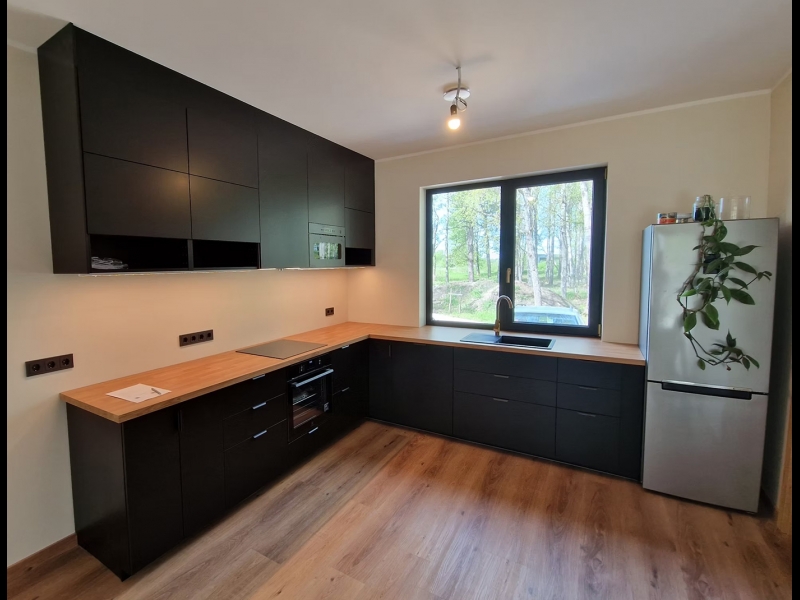 virtuves mēbeļu montāža