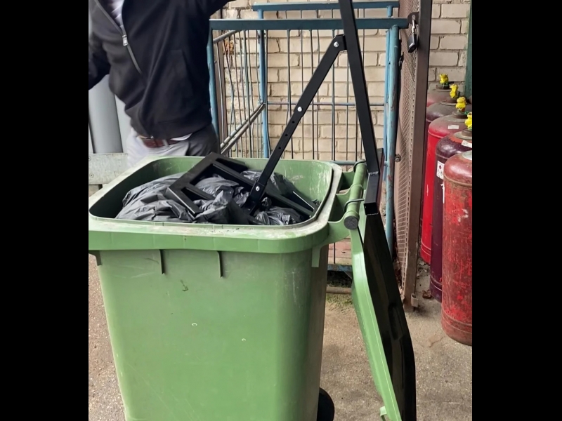 Atkritumu Saspiedējs HOME