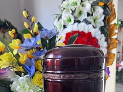 Kvalitatīvas apbedīšanas urnas