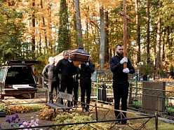 Atvadu mirkļi ar cieņu un iejūtību - mūsu komanda ir šeit