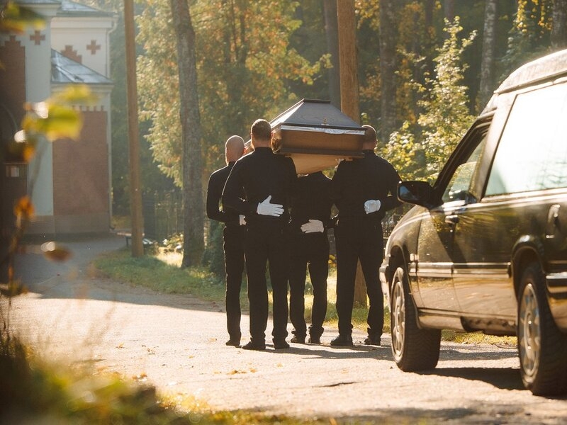 Mēs parūpēsimies par visu, lai pēdējais ceļojums būtu cienīgs un mierīgs