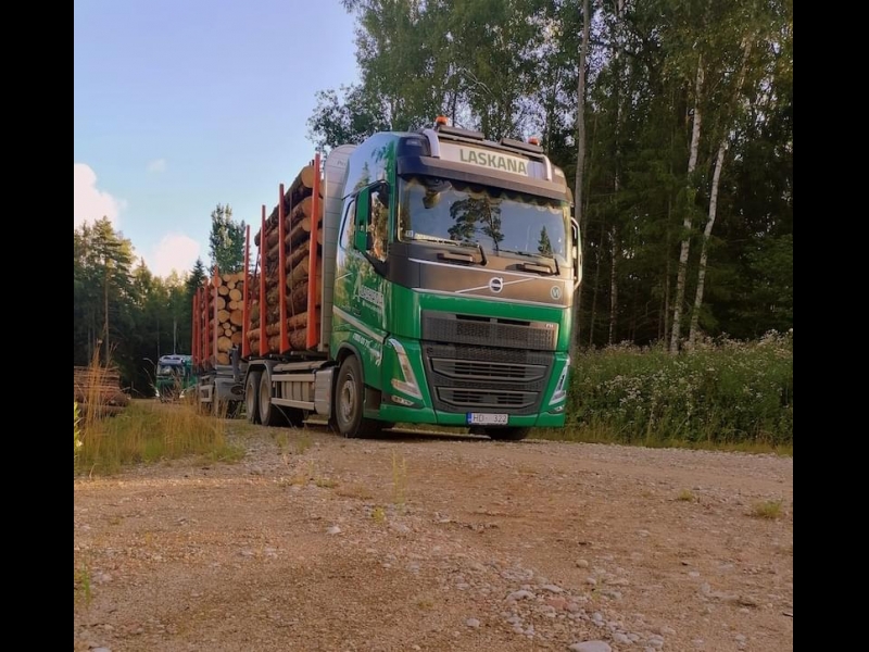 kokmateriālu pārvadājumi