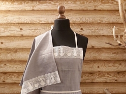 Lina priekšauts ar mežģīni un dvieli – elegants virtuves tekstils