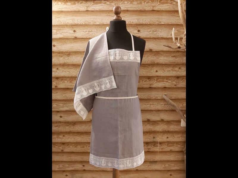 Lina priekšauts ar mežģīni un dvieli – elegants virtuves tekstils