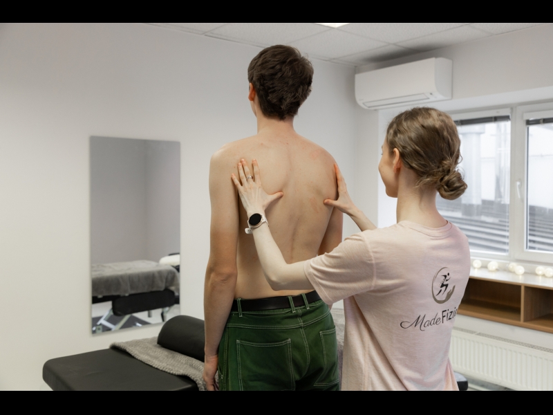 Individuāla pieeja fizioterapijas sesijās, nodrošinot efektīvu palīdzību un atveseļošanos.