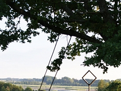 Bērnu spēles un dabas skaistums