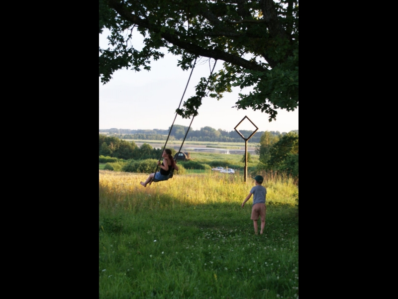 Bērnu spēles un dabas skaistums