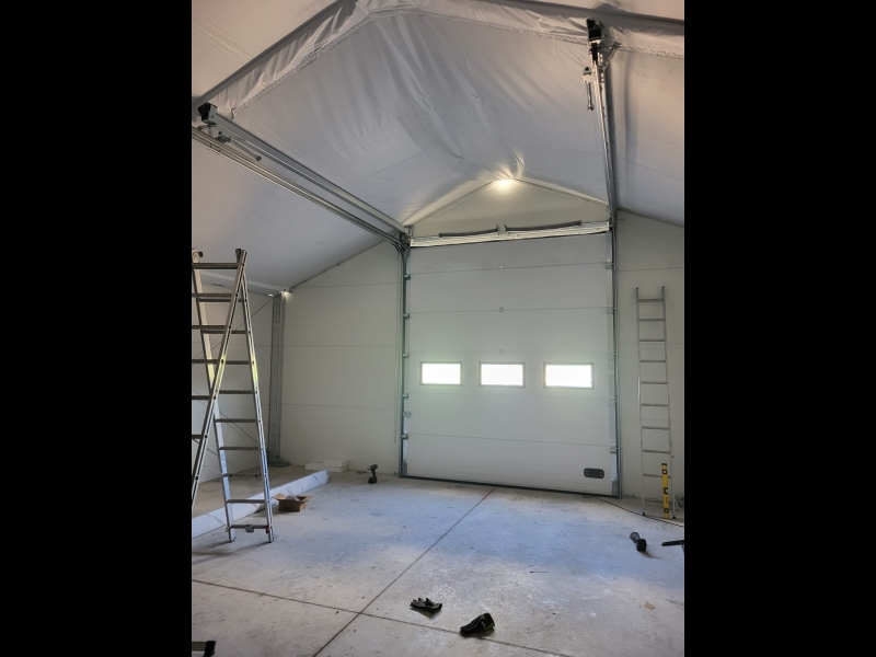 Paceļamie vārti angāriem