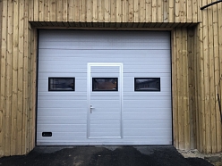 Paceļamie varti ar logiem