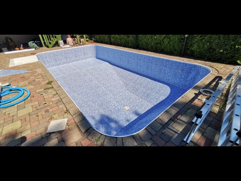 Peldbaseina veidošanas procesā