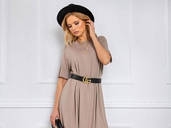 Brīva kokvilnas ikdienas kleita.