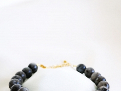 Labradotita rokassprādze.