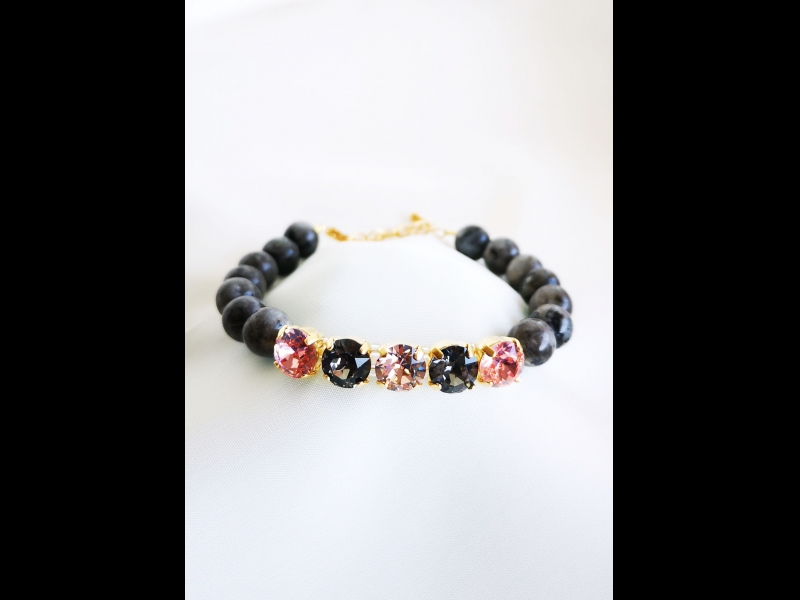 Labradotita rokassprādze.