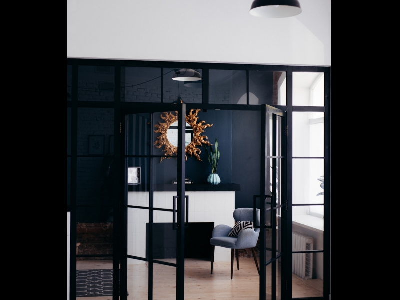 Metāla un stikla durvis