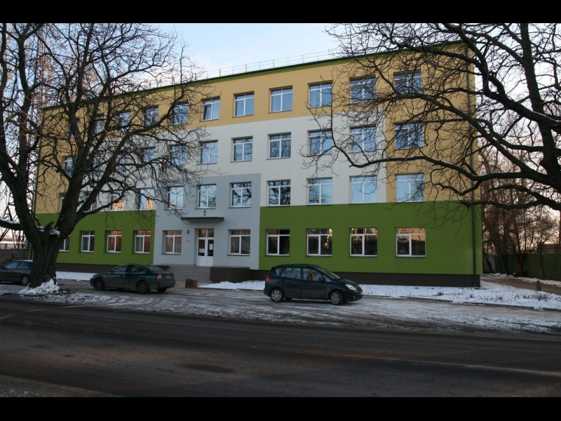 Atjaunota ēkas fasāde