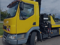 magās klases evakuators, gatavs palīdzēt transportēšanas atbalstam uz autostrādēm vai attālākām vietām