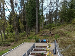 Granīta kapu pieminekļu uzstādīšana