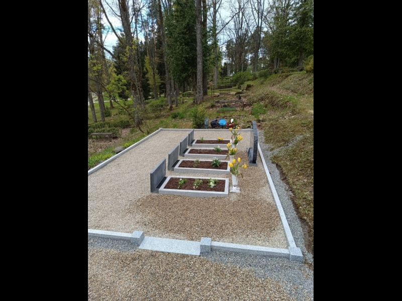 Granīta kapu pieminekļu uzstādīšana