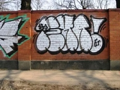 Grafiti noņemšana ar smilšu strūklu