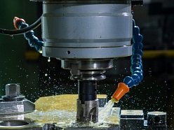 CNC metālapstrāde ar dzesēšanu – precīza detaļu izgatavošana