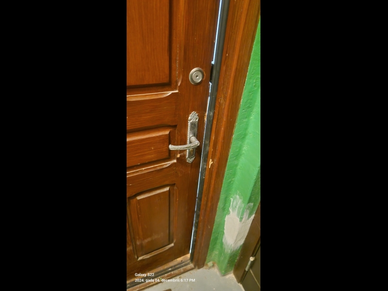 Durvju regulēšana un slēdzenes remonts.