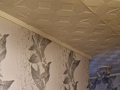 Tapešu līmēšana un sienu apdares darbi.