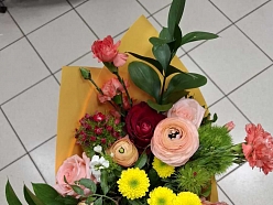 Sezonas ziedu pušķis dāvanai