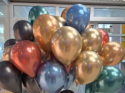 Metālisko hēlija balonu pušķis