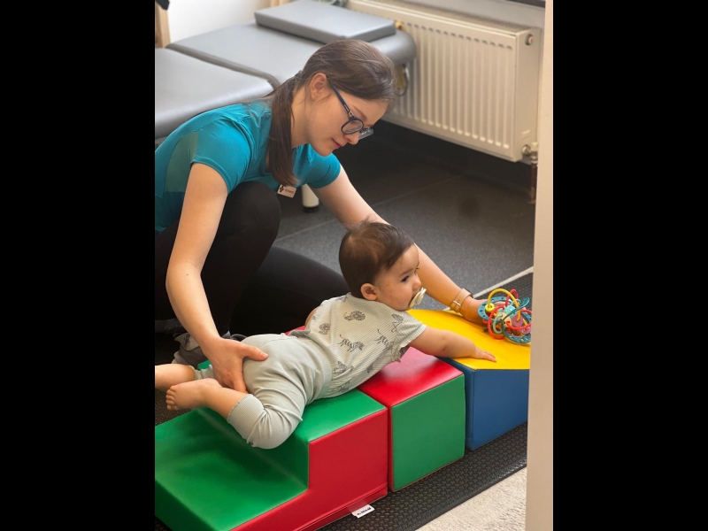 Darbs ar visu vecuma grupu pacientiem, bērniem no 3 mēnešiem līdz 18 gadiem, pieaugušajiem, senioriem. Strādā arī ar sievietēm grūtniecības un pēcdzemdību periodā.