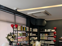 Pievilcīga un mūsdienīga reģistratūras zona.