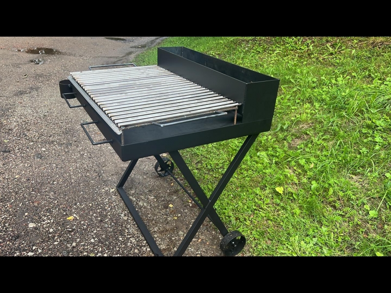 Grils uz ritentiņiem