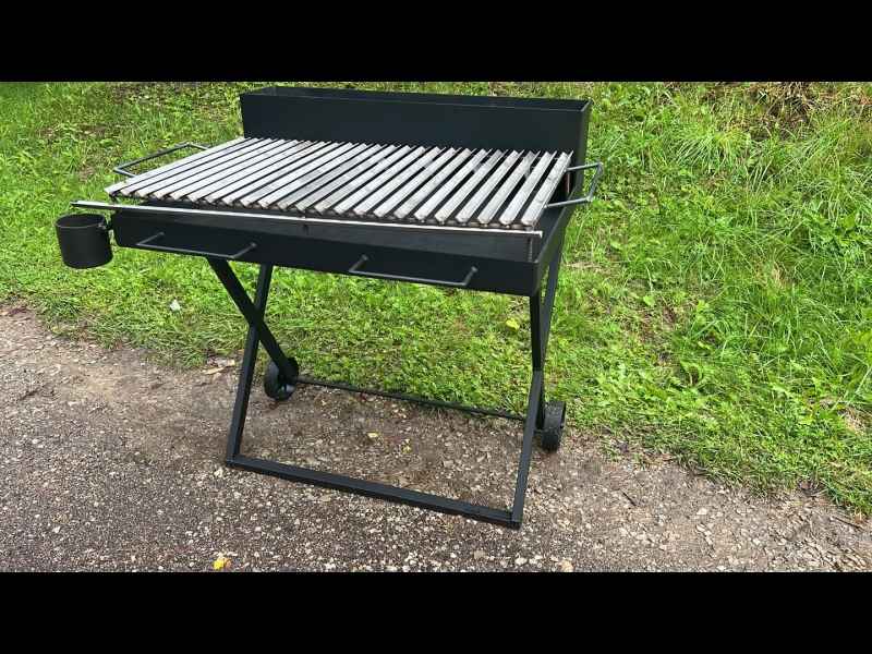 Grils uz ritentiņiem