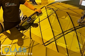 Vieglās automašīnas priekšējā vējstikla nomaiņa