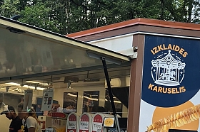 Uzkodu vagoniņš izbraukumā