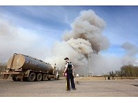 Gaisa temperatūrai pazeminoties, Kanādas Albertas provincē pierimuši savvaļas ugunsgrēki, kas varētu ieiet vēsturē kā Kanādas dārgākā dabas katastrofa. Savvaļas ugunsgrēkos Kanādā izdeguši aptuveni 200 000 hektāri zemes.