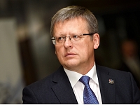Veselības ministrs Guntis Belēvičs (ZZS) atkāpās no amata.