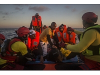 Vidusjūrā pie Itālijas krastiem izglābti vairāk nekā 3200 migrantu.