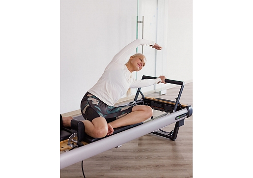 Kāda ir atšķirība starp spēka un pilates trenažieriem? 