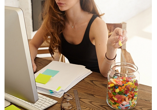 Rudens un saldumu kāre: ekspertes skaidro, kāpēc tā notiek un ko darīt