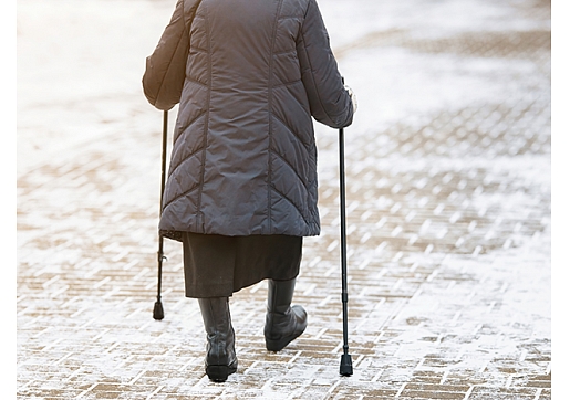 Ziemas riski senioriem: sniegs, apkure un drošība