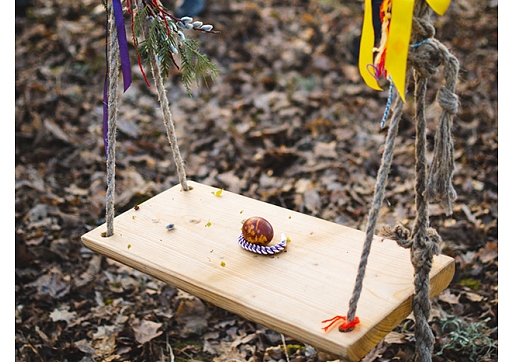 Lieldienu šūpoles: tradīcija, kas ne visiem sagādā prieku