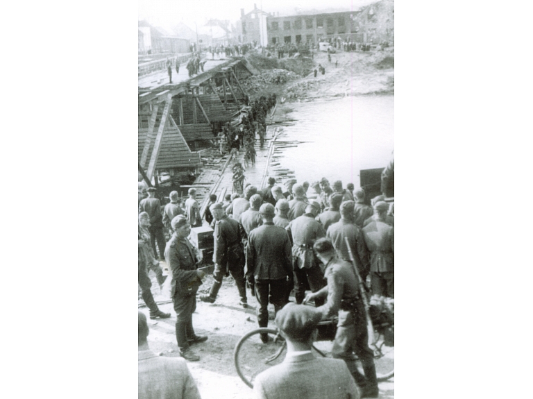 Vācu karspēks šķērso Gauju, 1941.gada 5.jūlijā.