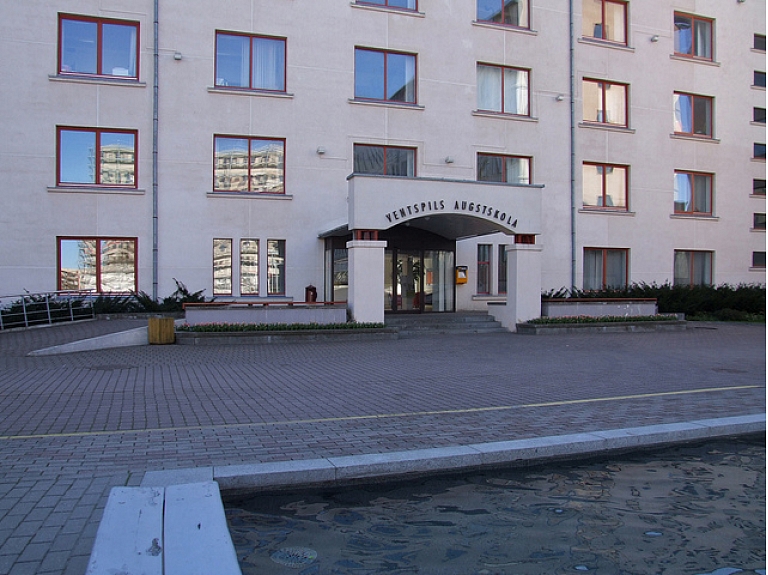 Ventspils augstskolas Satversmes sapulce nolēma atcelt no amata Ventspils augstskolas rektori Gitu Rēvaldi.
