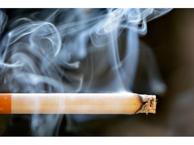 No pērn Latvijā izsmēķētajām cigaretēm 26,7% bija kontrabandas, kas ir zemākais rādītājs kopš 2009.gada.