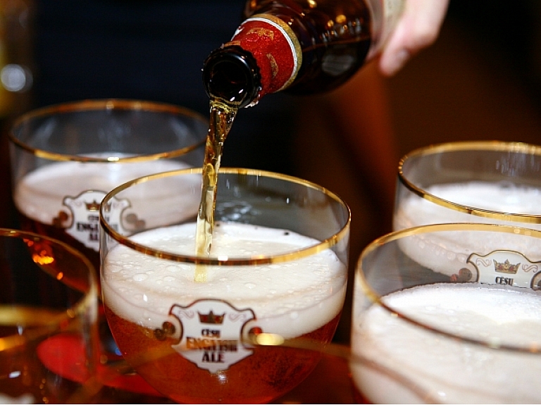 Latvijā viens iedzīvotājs gada laikā izdzer vidēji 66 litrus alus.