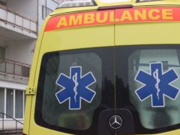 Rīgā slimnīcā nogādāts jaunietis, kurš smēķējis augu maisījumus