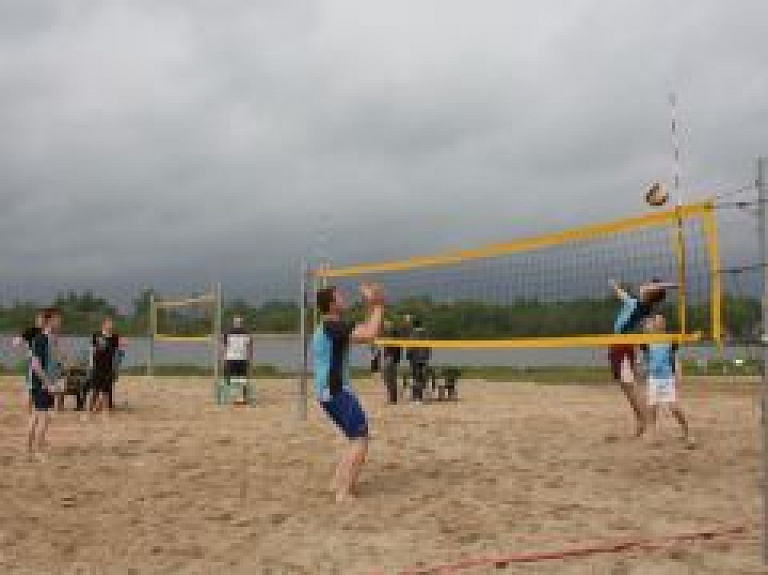 Rēzeknē atklāta pludmales volejbola sezona
