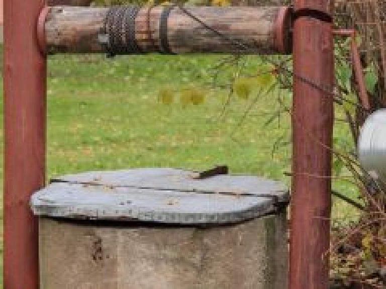 Latgalē sieviete iekrīt akā un spiesta tur pavadīt vairākas stundas