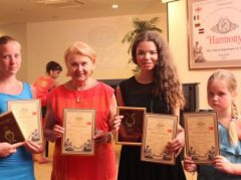 Carnikavas jaunajām pianistēm panākumi konkursā Turcijā